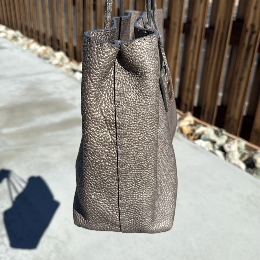 Fendi Selleria Tote metallic Authentic - Picture 4 of 16